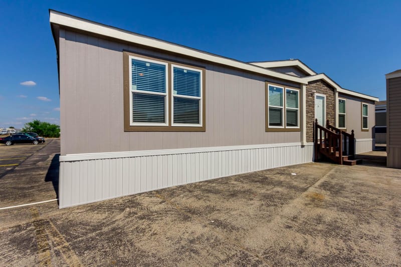 Exterior view of CSD3256K mobile home