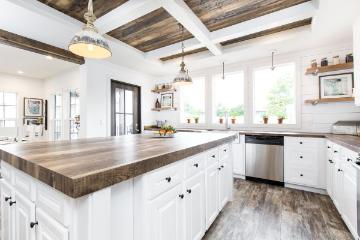 The Exposed Beams of the Lulamae Buccaneer Homes Manufactured Home from Worldwide Homes in Lumberton, Texas